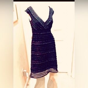 Designer Tadashi black party cocktail dress ruffles knee length metallic size 6